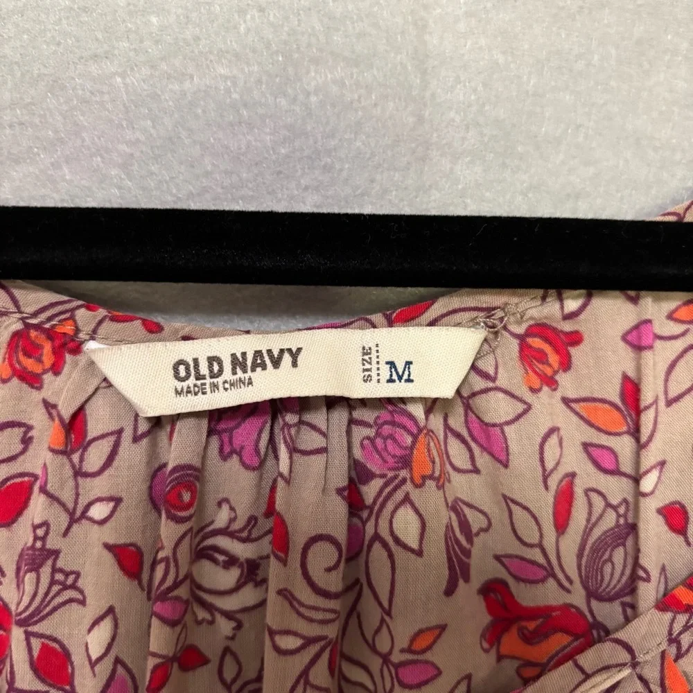 Old Navy Women’s Sleeveless Blouse -  Tan/Red/Pink Floral Design - Picture 3 of 5